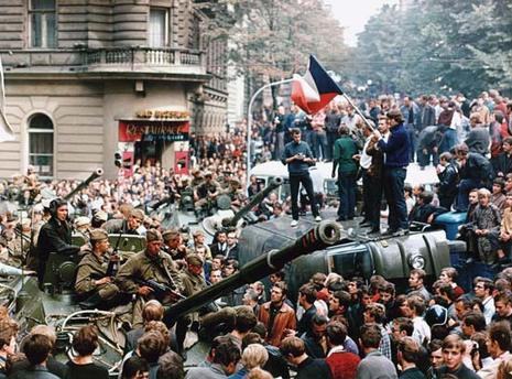 PRAGUE 68 : Les chars soviétiques contre l'Esprit d'Europe