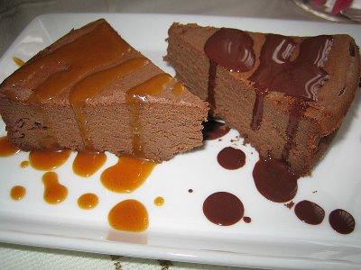 Gâteau ultra-fondant chocolat-ricotta&sauce; corsée au cacao et sauce caramel au beurre salé!!!!!