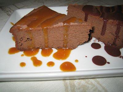 Gâteau ultra-fondant chocolat-ricotta&sauce; corsée au cacao et sauce caramel au beurre salé!!!!!
