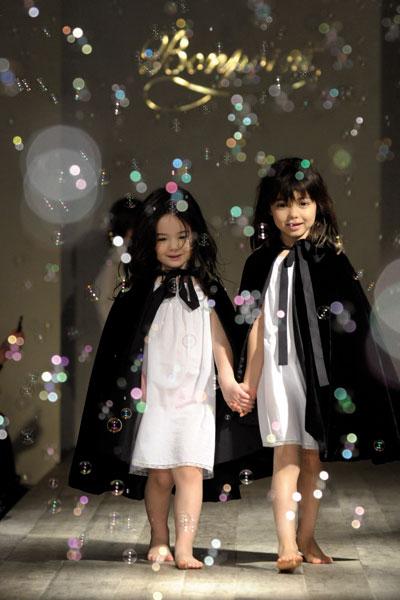 Défilé Bonpoint mode-fille-hiver-robe-cape Défilé Bonpoint