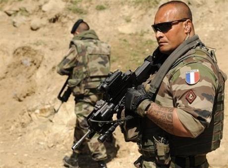 Kouchner : Les soldats français sont tombés 