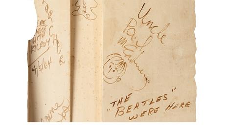 Les Beatles ont apposé leur signature sur le mur d’Ed Sullivan en 1964. L’œuvre pourrait aujourd’hui rapporter jusqu’à 1 million de dollars.