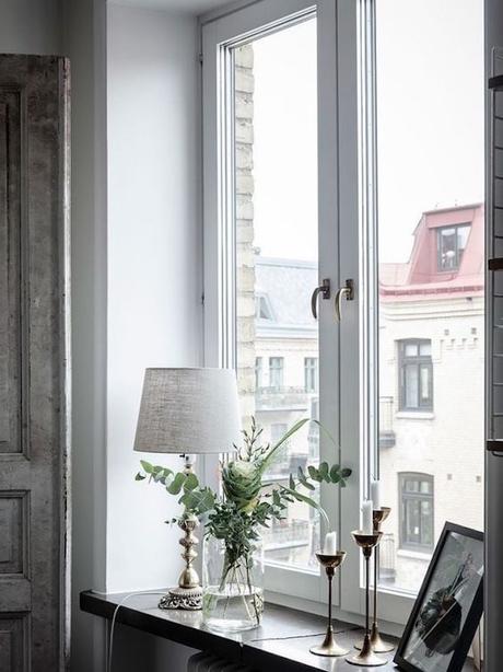 Conseils et astuces pour mettre en valeur ses fenêtres rebord fenêtre bougie plante verte fenêtre radiateur