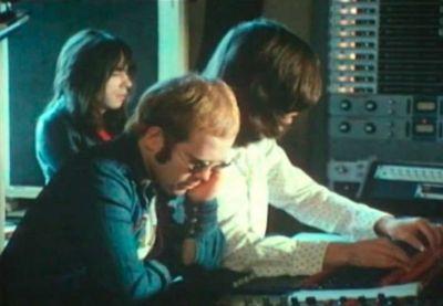 Blonde & Idiote Bassesse Inoubliable*****************Goodbye Yellow Brick Road d'Elton John