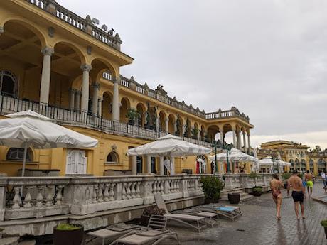 Budapest, ville thermale — Les Bains Széchenyi  en 40 photos