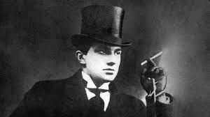 Rentrée littéraire 2023 : Les Vies Secrètes de Vladimir : l'étonnant Monsieur Maïakovski De poète à acteur: la carrière méconnue de Maïakovski star de cinéma - Russia Beyond FR