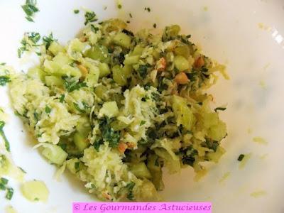 Salade de chou-rave aux raisins et aux noisettes fraîches (Vegan)