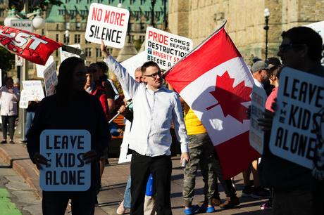 La Haine Sous Prétexte Qu'on Protège Les Enfants La Haine Sous Prétexte Qu'on Protège Les Enfants