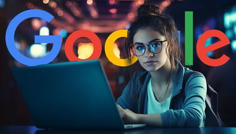 Codeur féminin avec logo Google pour ordinateur portable
