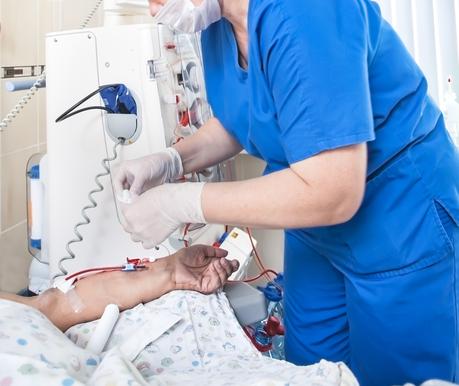 Les patients insuffisants rénaux qui pratiquent des exercices légers pendant la dialyse sont en meilleure forme physique et sont à moindre risque d’hospitalisation (Visuel Adobe Stock 187867109) Les patients insuffisants rénaux qui pratiquent des exercices légers pendant la dialyse sont en meilleure forme physique et sont à moindre risque d’hospitalisation (Visuel Adobe Stock 187867109)