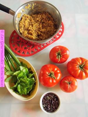 Tomates farcies complètes aux lentilles et au quinoa (Vegan) Tomates farcies complètes aux lentilles et au quinoa (Vegan)