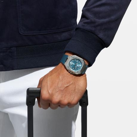 La BR 05 GMT Sky Blue de Bell & Ross : L’Essence du Voyage à Poignet