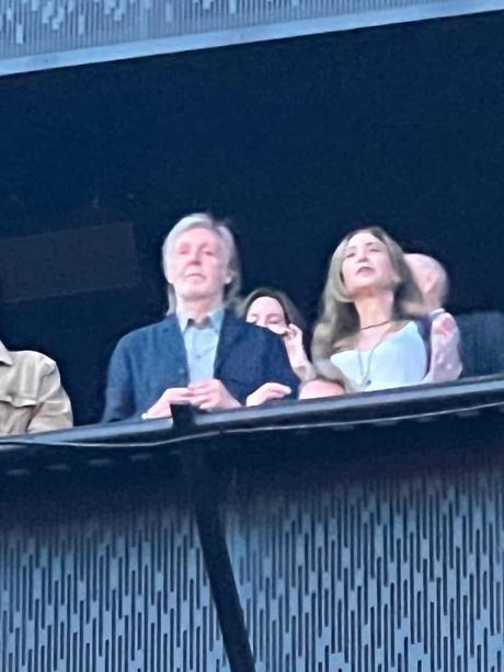 Paul McCartney : il profite de la vie et multiplie les apparitions Paul McCartney : il profite de la vie et multiplie les apparitions