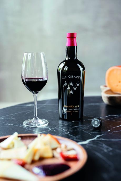 GRAHAM’S RÉVÈLE SIX GRAPES SOUS UN NOUVEL ÉCRIN: Une Ode au Luxe et à l’Élégance GRAHAM’S RÉVÈLE SIX GRAPES SOUS UN NOUVEL ÉCRIN: Une Ode au Luxe et à l’Élégance