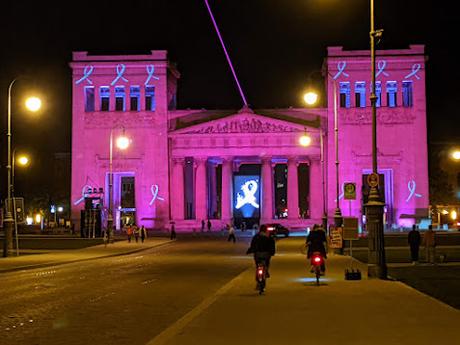 Königsplatz München — Time to end breast cancer — Videoinstallation 10 Bilder / 10 photos