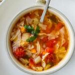 meilleure soupe au chou avec chou céleri carotte oignon et fines herbes