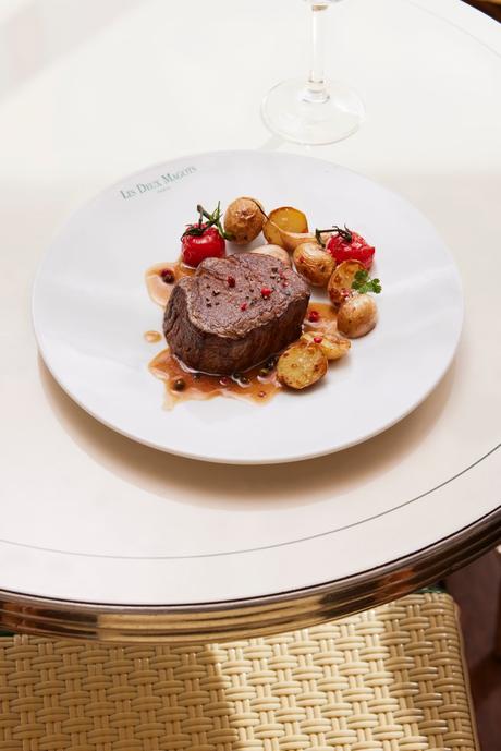 Les Deux Magots : Découvrez la quintessence du Paris gourmand Les Deux Magots : Découvrez la quintessence du Paris gourmand