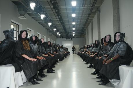 FASHIONWEEK SS24 : ce qu’il faut retenir du défilé EMPTY BEHAVIOR FASHIONWEEK SS24 : ce qu’il faut retenir du défilé EMPTY BEHAVIOR