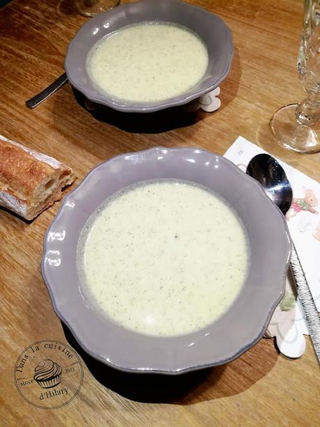 Soupe de courgettes au fromage ail et fines herbes - Dans la cuisine d'Hilary