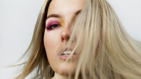 Sèche-cheveux ionique : Cette technologie qui va révolutionner votre routine capillaire Sèche-cheveux ionique : Cette technologie qui va révolutionner votre routine capillaire