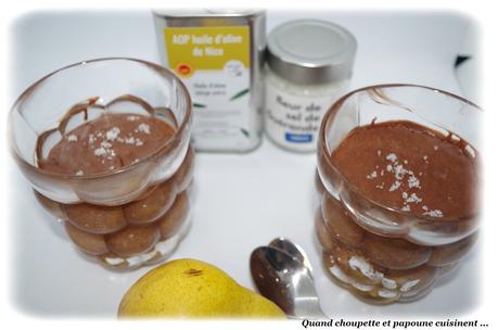 mousse au chocolat noir sur lit de poires, huile d'olive de Nice AOP-3722