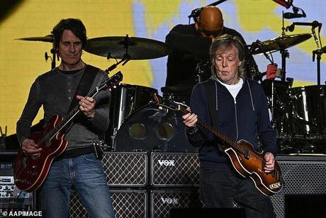 Paul McCartney : quelques belles photos prises à Adélaïde Paul McCartney : quelques belles photos prises à Adélaïde