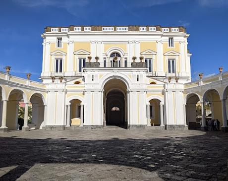 Villa Campolieto in Ercolano — 50 pictures / 50 photos