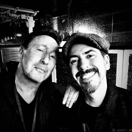 Julian Lennon fait une surprise à Dhani Harrison