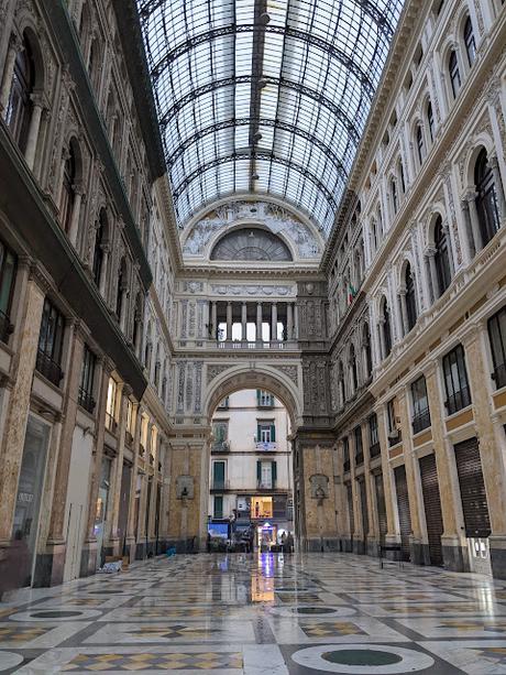 Napoli — Galleria Umberto I — Fotoreportage /Reportage photos —  25 Bilder /  25 photos