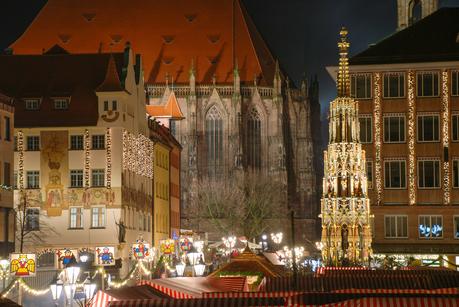Le marché de Noël de Nuremberg sur la Haupmarkt. Source: Depositphotos.com