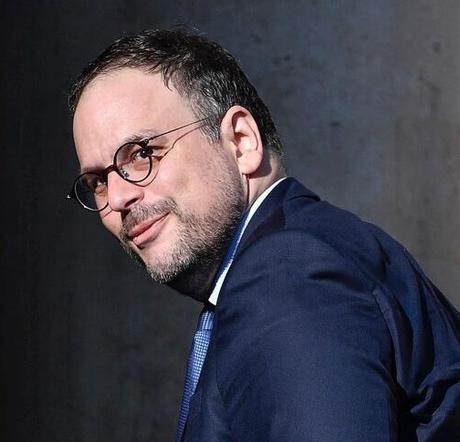 Quand je vous dis que ce ministre se moque de nous. Aurélien est dérivé du latin 