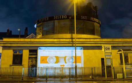 Les Beatles continuent d’annoncer leur “dernière chanson” avec des projections à Liverpool