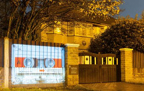 Les Beatles continuent d’annoncer leur “dernière chanson” avec des projections à Liverpool