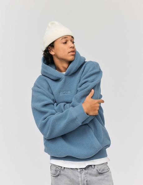 Le chic à capuche : Comment dompter la tendance masculine des sweat à capuche ?
