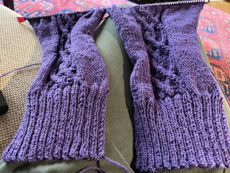 Pull à encolure en V et manches torsadées IMG_2493