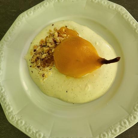 Poires rôties au gingembre sur un lit de macarpone et noisettes grillées