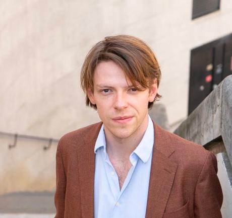 Acide : Victor Dumiot livre un premier roman totalement décapant ! Rencontre avec Victor Dumiot pour son premier roman, “Acide”