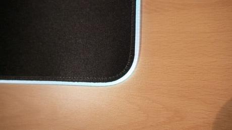 Énorme et RVB – Le tapis de souris Corsair MM700 RVB testé