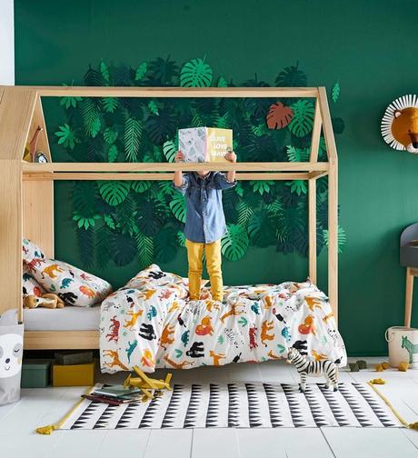 deco chambre enfant tropicale mur imprime vegetal lit cabane bois