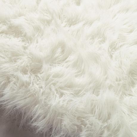 tapis imitation fourrure blanche deco cosy