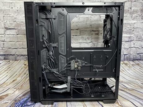 Boîtier MSI MPG SEKIRA 100R RGB au design dragon !