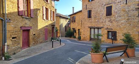 Les Villages des Pierres Dorées - Oingt (Rhône) Les Villages des Pierres Dorées - Oingt (Rhône)