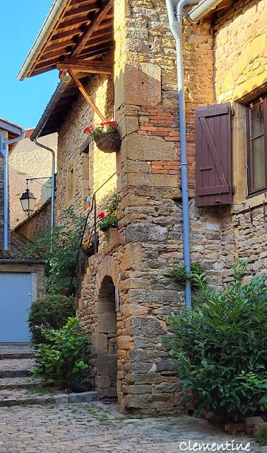 Les Villages des Pierres Dorées - Oingt (Rhône) Les Villages des Pierres Dorées - Oingt (Rhône)