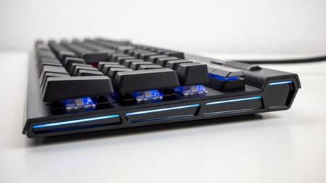 Corsair K100 RGB : Le nouveau non plus ultra sous les claviers gaming Corsair K100 RGB : Le nouveau non plus ultra sous les claviers gaming