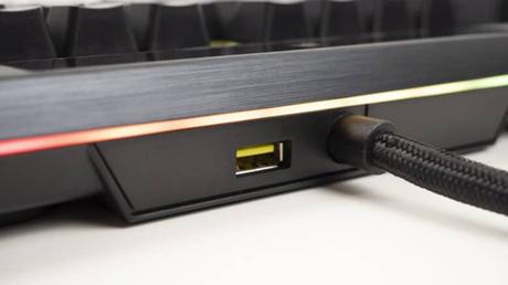 Corsair K100 RGB : Le nouveau non plus ultra sous les claviers gaming Corsair K100 RGB : Le nouveau non plus ultra sous les claviers gaming