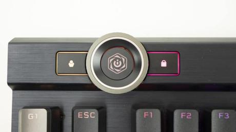 Corsair K100 RGB : Le nouveau non plus ultra sous les claviers gaming Corsair K100 RGB : Le nouveau non plus ultra sous les claviers gaming