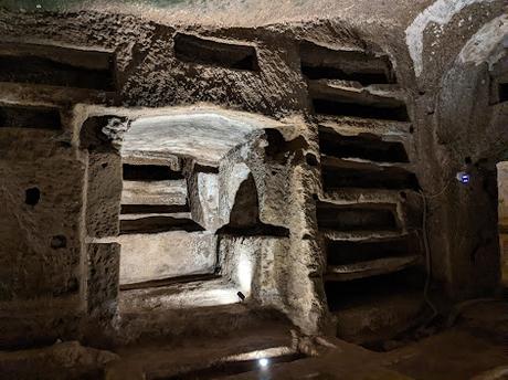 Les catacombes de San Gennaro à Naples — Un reportage visuel en 40 photos