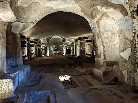 Les catacombes de San Gennaro à Naples — Un reportage visuel en 40 photos