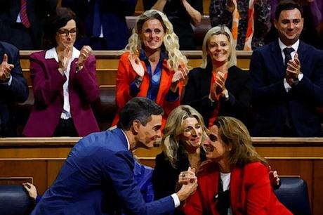 Pedro Sanchez réélu à la tête du gouvernement espagnol au prix fort Pedro Sanchez réélu à la tête du gouvernement espagnol au prix fort