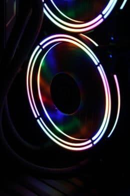 Inter-Tech Alseye H240 et H360 – systèmes de refroidissement par eau RVB peu coûteux en cours de test